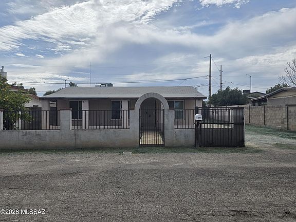 2nd image of 641 W La Pasadita St