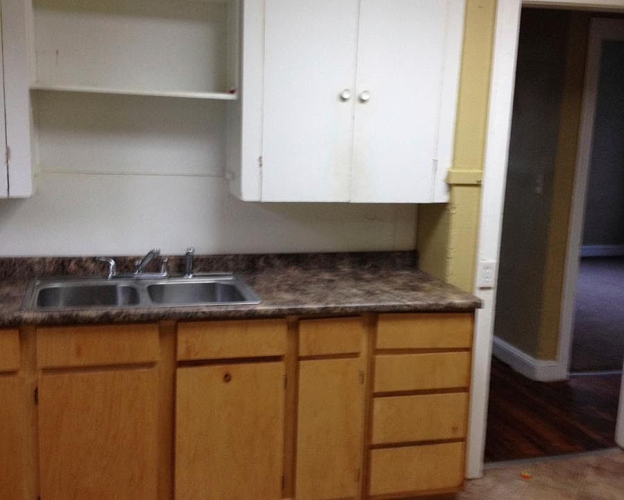 1st image of 2914 Desoto St