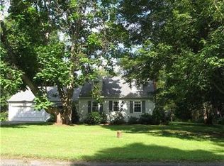 185 Flat Meadow Rd, Guilford, CT 06437