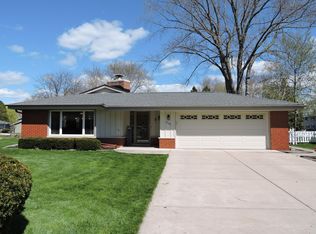 630 Pleasant Dr, Hartland, WI 53029