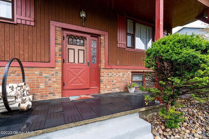 5th image of 61 Alpine Drive