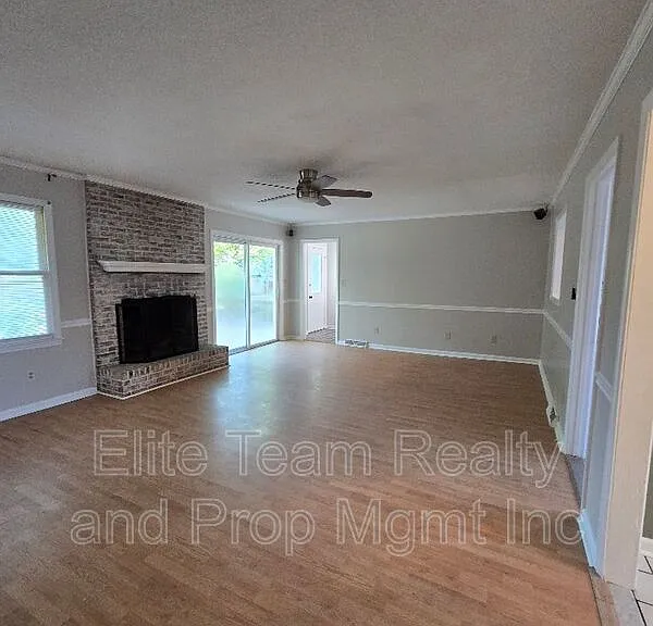 2021 Downey St — Photo 9