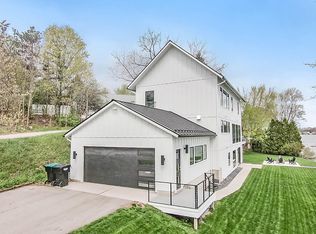 6740 Kitson Dr NE, Rockford, MI 49341