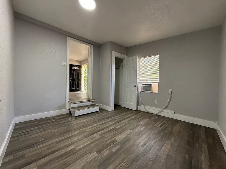 650 Riverside Dr — Photo 7