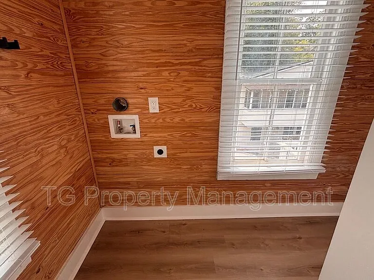 30 Sanford St #B — Photo 16