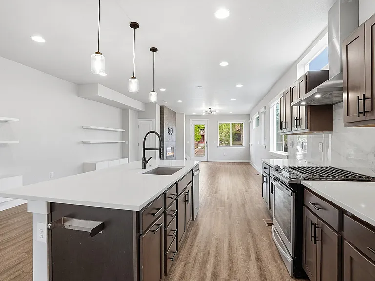 1518 N Newton St — Photo 18