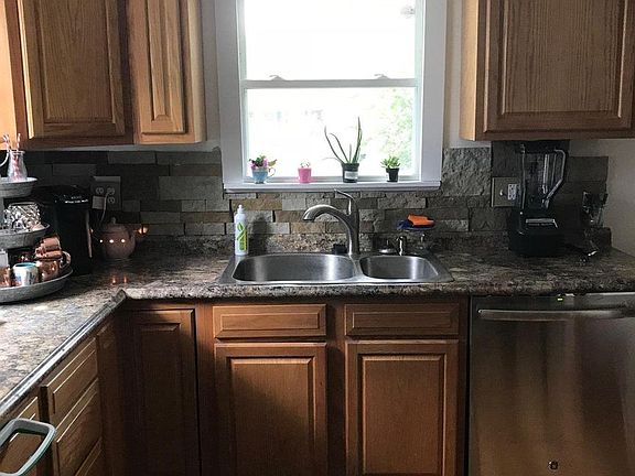 5th image of 1078 Westview Ave