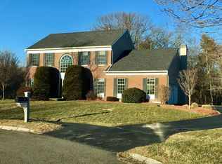 8 Farm Pond Ln, Franklin, MA 02038