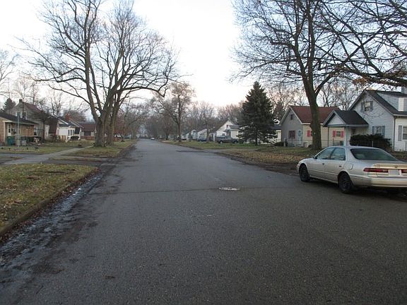 4th image of 105 32nd St N