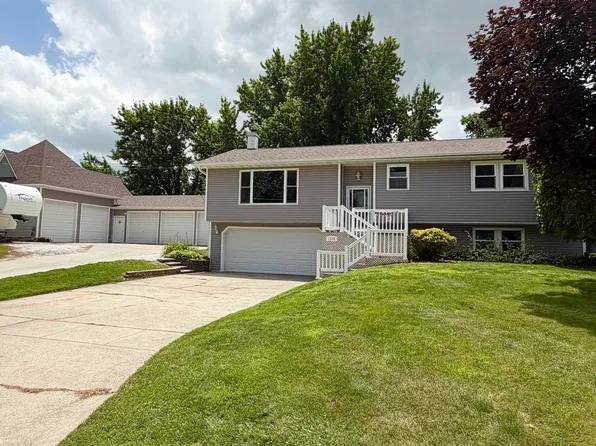 1115 N 9th Ave E, Newton, IA 50208