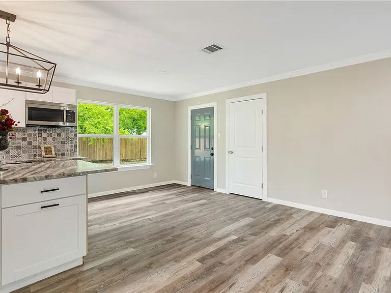 904 Westview Cir — Photo 9