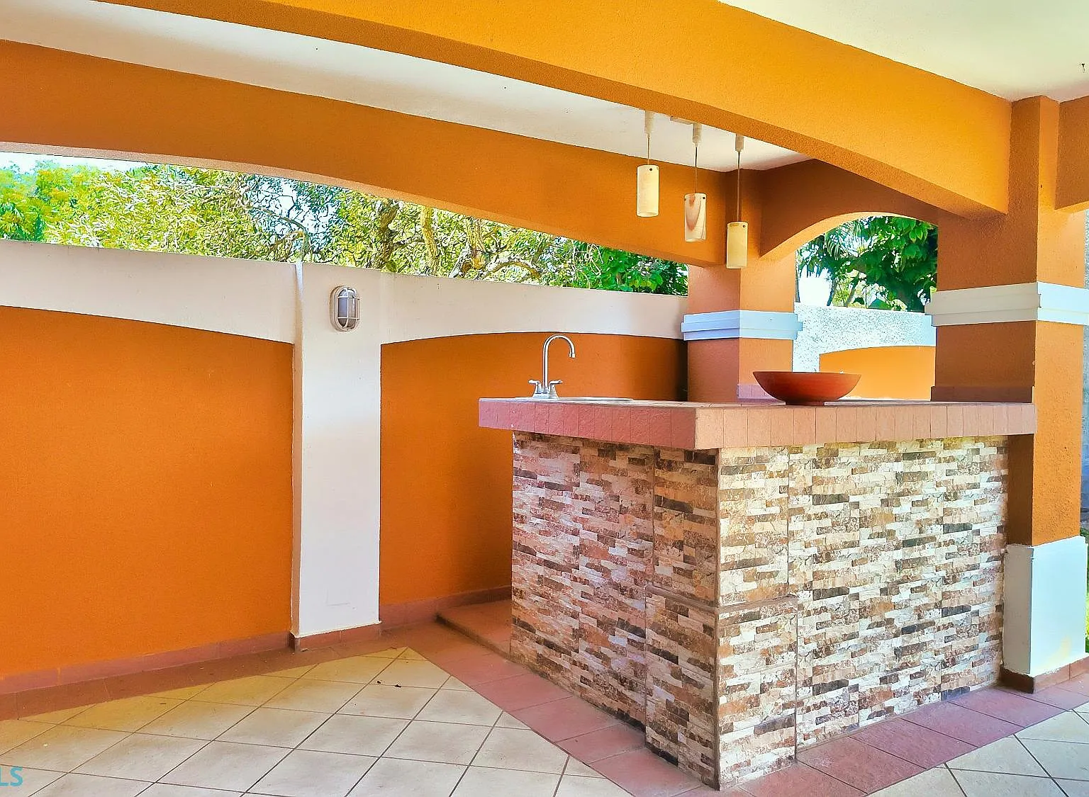 4 bed, 2.5 bath, 1950 sqft, $2,800 — Photo 3