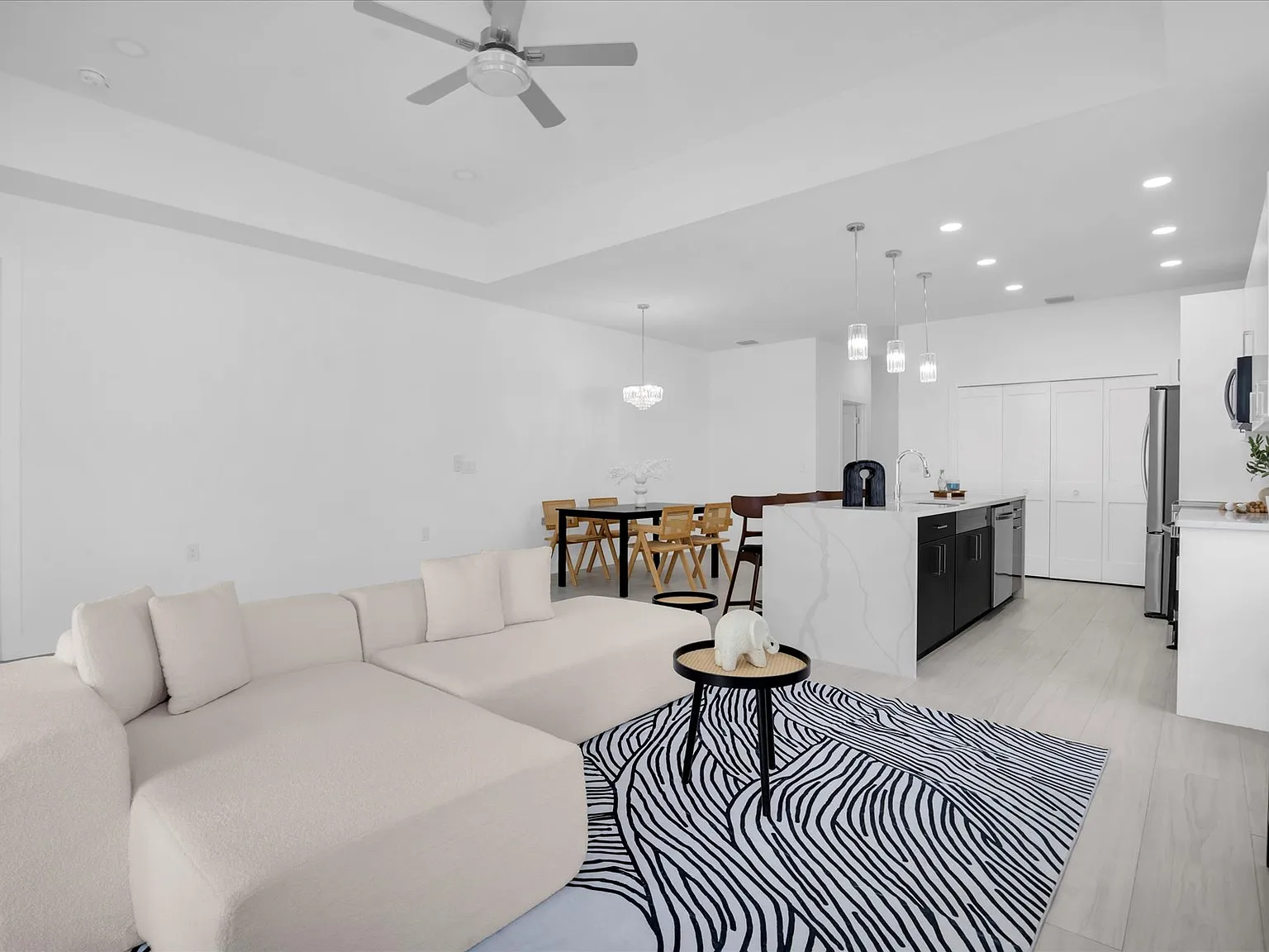 5 bed, 2080 sqft, $4,450 — Photo 4