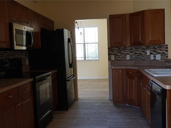 4th image of 701 Terranova Ave