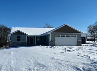 4318 Lakeland Dr, Oshkosh, WI 54904