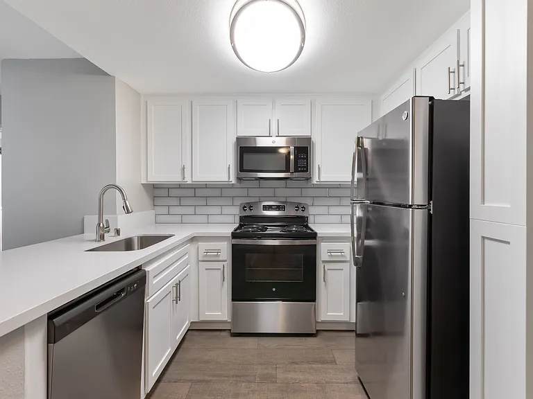 310 Jefferson Apartments — Photo 3