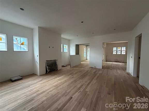 4th image of 4127 Commonwealth Ave