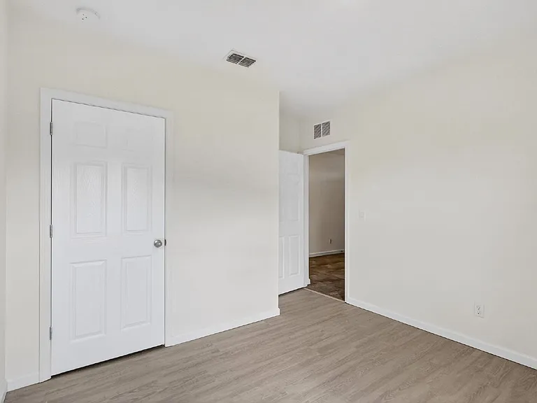 393 SW Tarra Ave — Photo 31