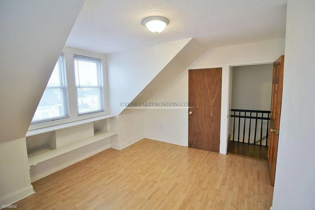 23 Cushing St — Photo 4