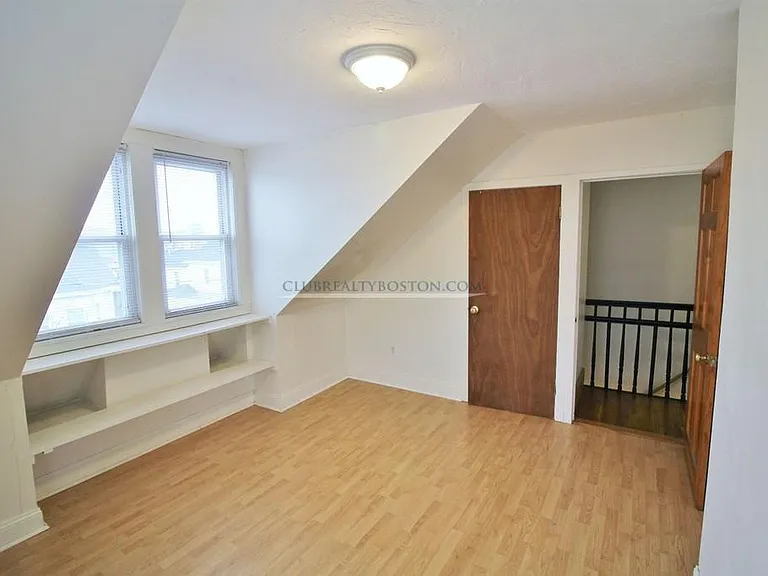 23 Cushing St #2 — Photo 4