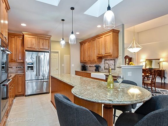 3rd image of 8770 Berkley Ct