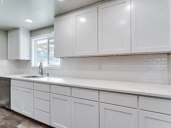 5th image of 1810 N Park Ave