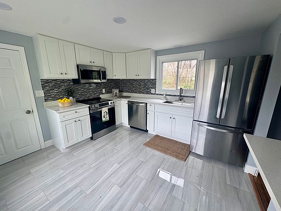 2nd image of 713 Webster St