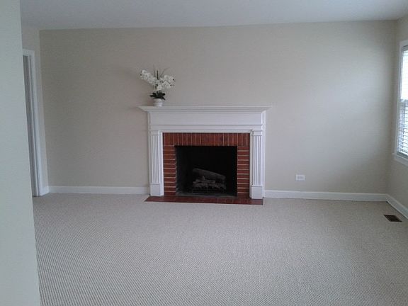 Living Room w/FP