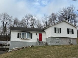 10 Pleasant St, Florida, NY 10921