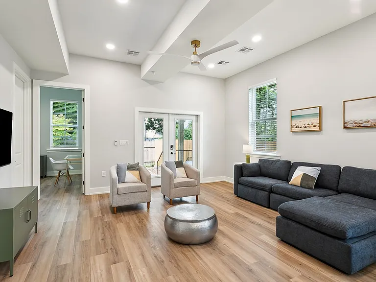 7417 Burthe St #1B — Photo 5
