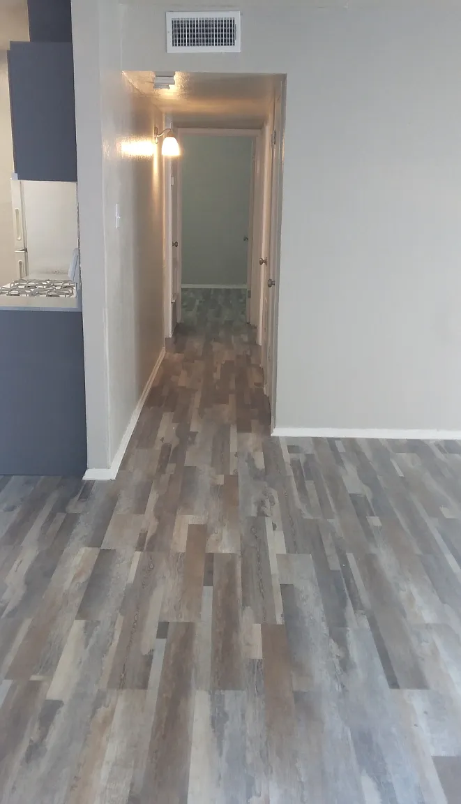 Pointe West Apartments — Photo 4