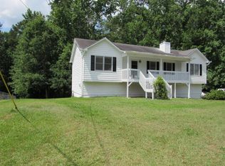 571 Silverthorne Cir, Douglasville, GA 30134