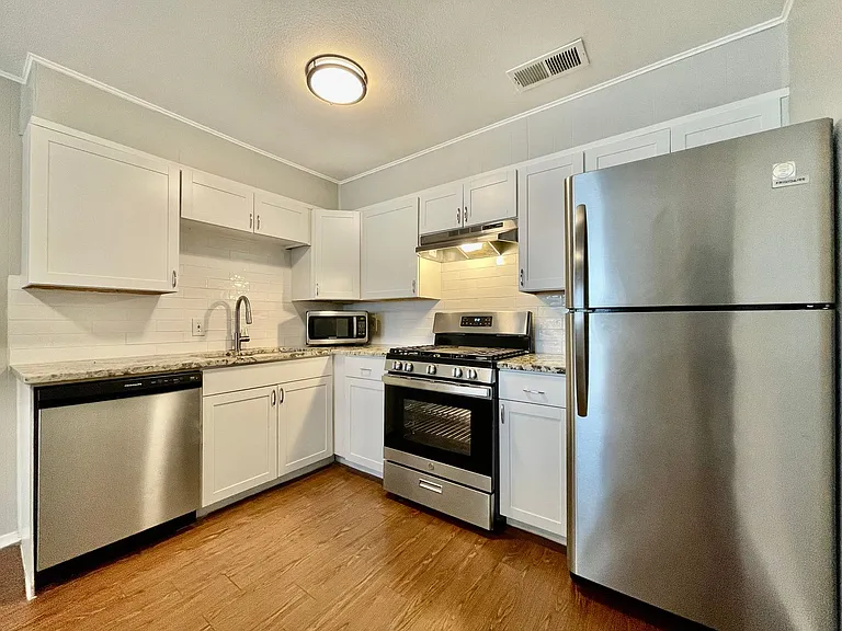 Sundance Apartments — Photo 41