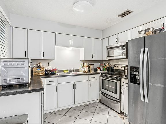 2nd image of 821 Barber St