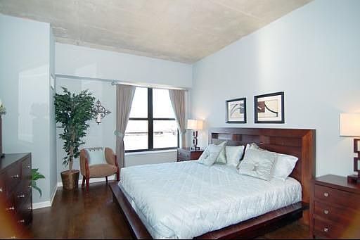 5th image of 1122 W Catalpa Ave APT 606