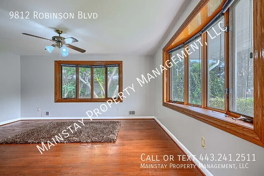 Charming and Spacious 3 Bed 2 Full 1 Half bath Home In Howard County — Photo 2