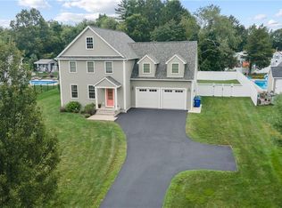 7 Cottage Ln, Waterford, CT 06385
