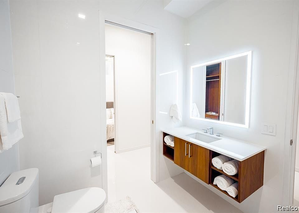 400 S Old Woodward Ave Unit 209, photo 6