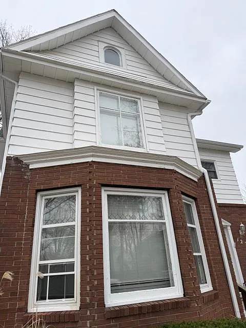 Unit Photo - 127 E Oak St #3