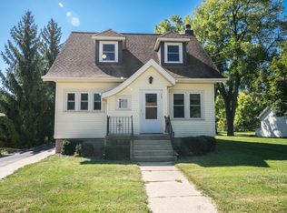 117 Park Ave, Mukwonago, WI 53149