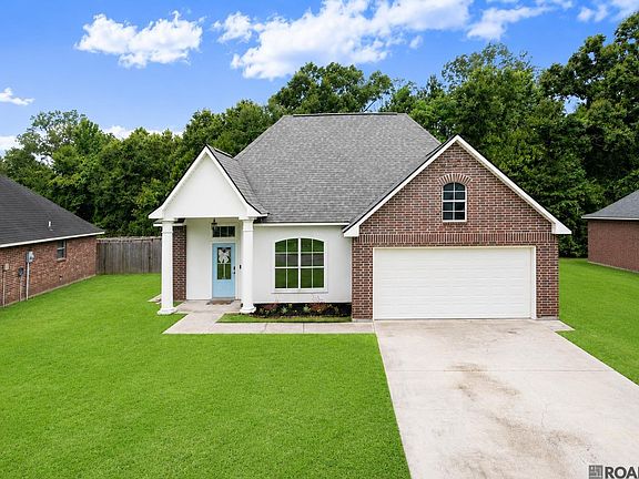 2nd image of 23883 Springhill Dr