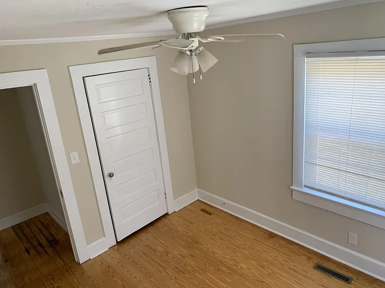 Front bedroom /closet