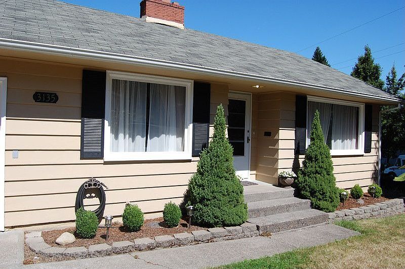 1st image of 3135 SE Sellwood St