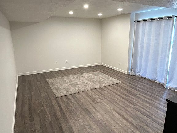 3rd image of 926 E Riparian Dr #2