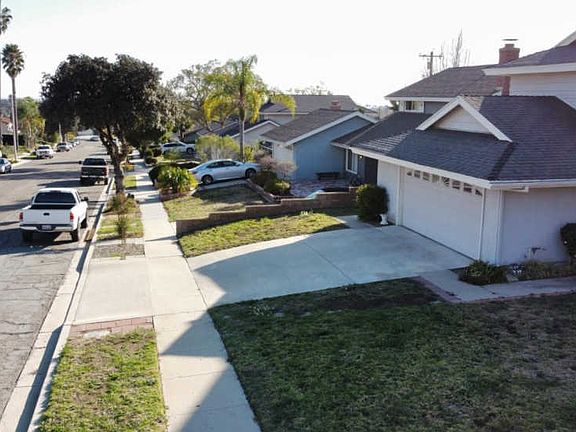 4th image of 361 Regis Ave