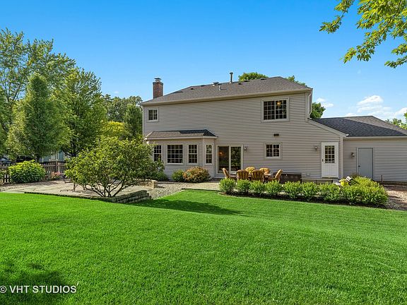 3rd image of 1984 Sprucewood Ln