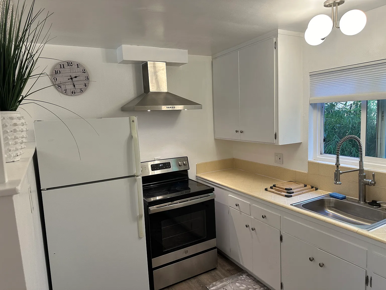 2 bed, 800 sqft, $2,995 — Photo 2