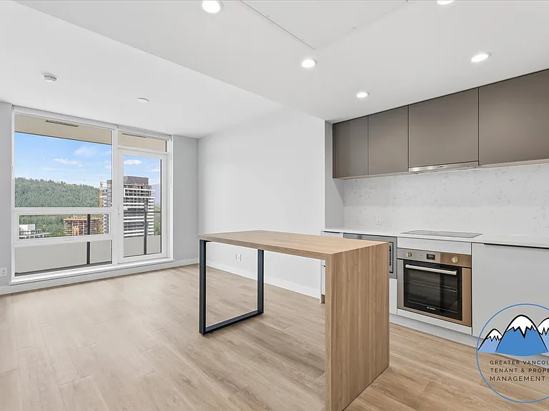 567 Emerson St — Photo 2