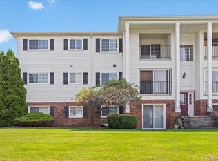 440 Baldwin Ave APT 63, Rochester, MI 48307