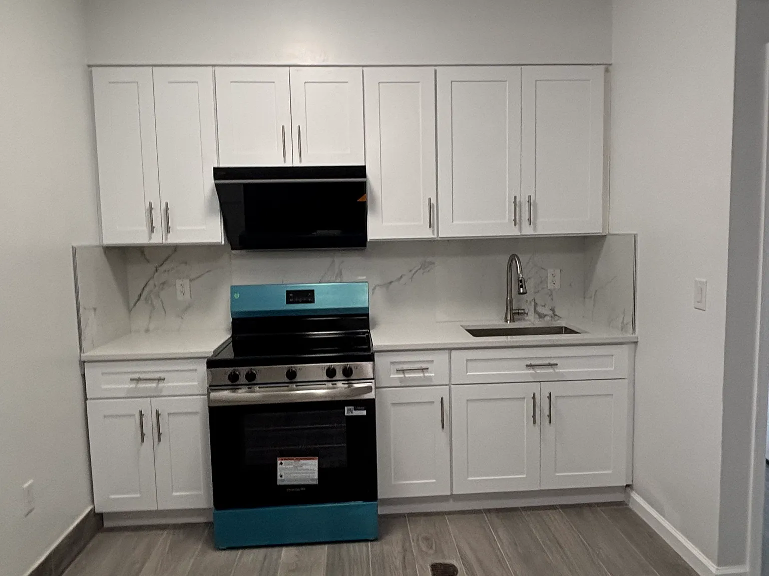 2 bed, 750 sqft, $2,300 — Photo 4